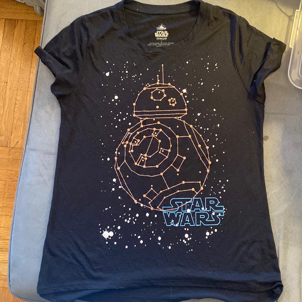 4/$12 or $5 each! Like New! Disney Woman’s Star Wars Tee! Sz Large